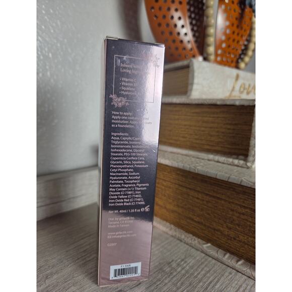 Girlactik 2-in-1 Luminous Tint Foundation
Glow + Coverage in One Seamless Swipe - Picture 4 of 4